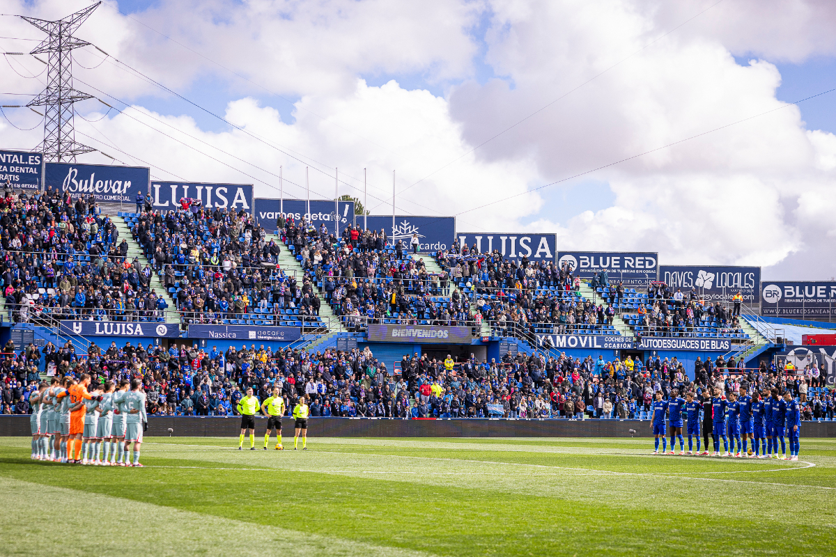 Getafe y Atlético regalaron un emotivo minuto de silencio por el fallecimiento del médico del Barcelona