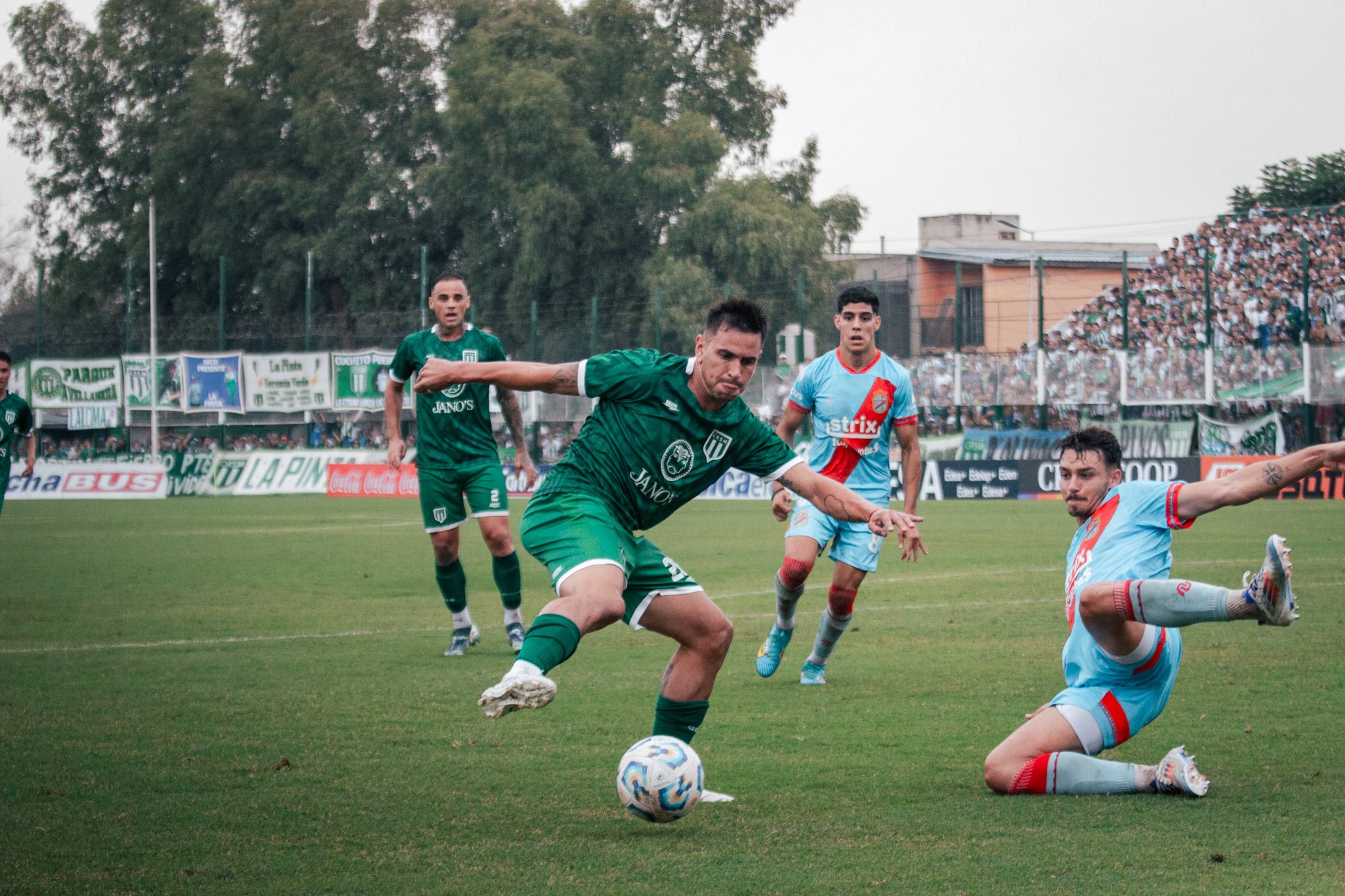 Arsenal sigue sin poder ganar en el torneo tras empatar ante San Miguel