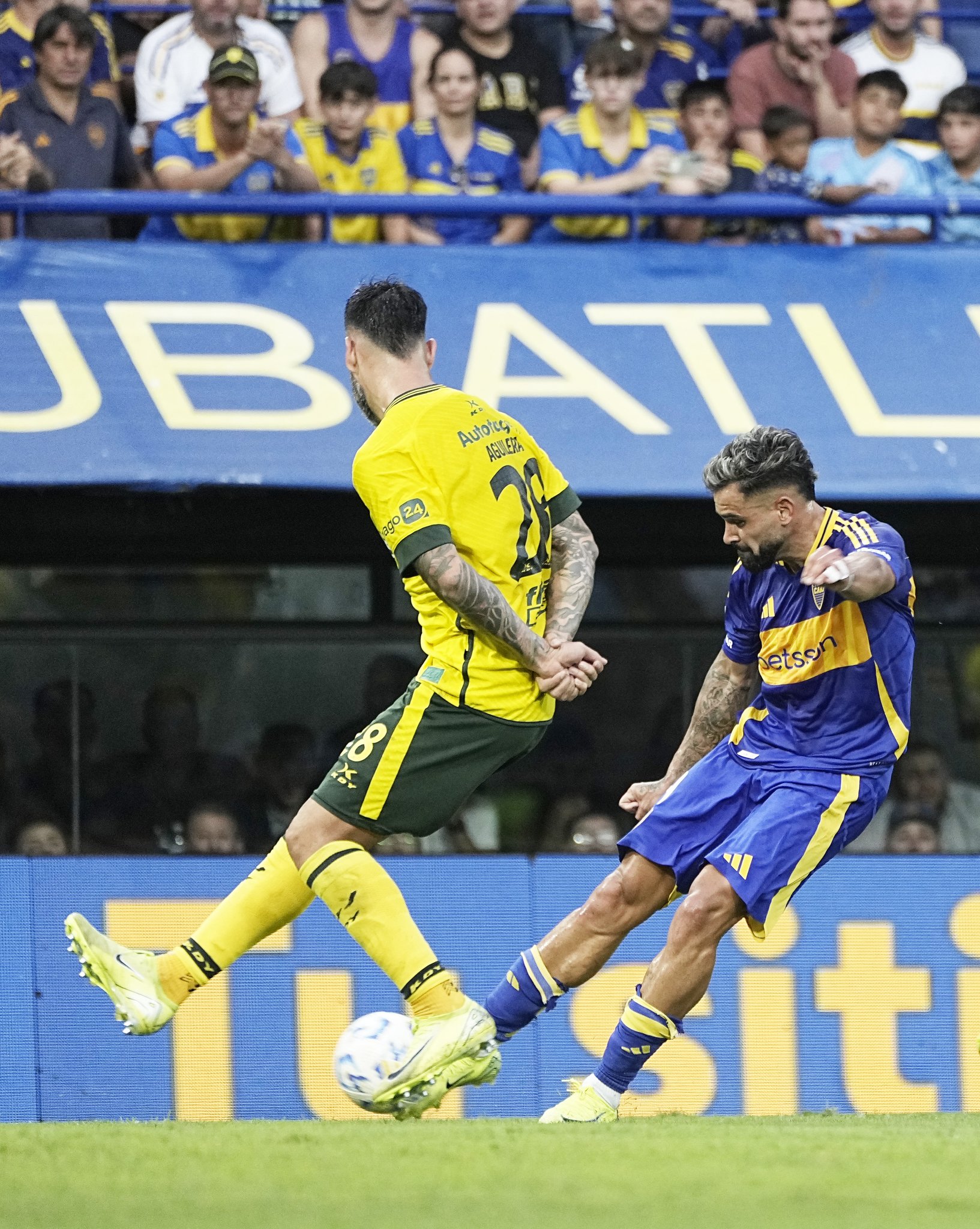 Boca aprovechó todas las falencias de Defensa y Justicia y lo goleó en La Bombonera