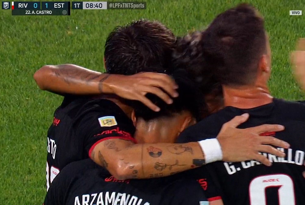 Estudiantes abrió la cuenta ante River y le cortó un invicto de 626 minutos a Franco Armani