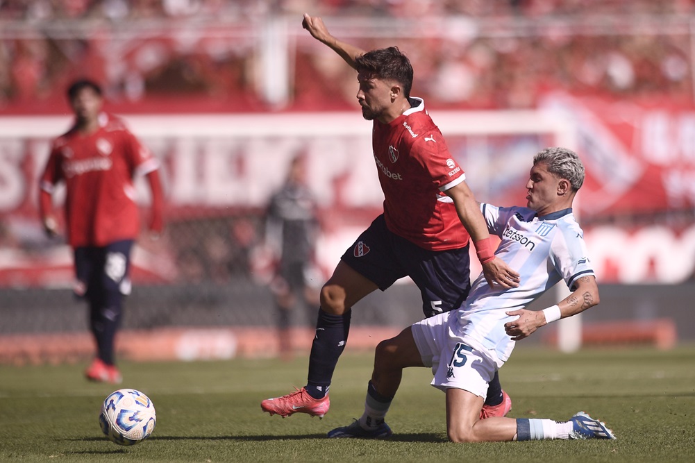 Racing durmió todo el segundo tiempo e Independiente rescató un empate en el clásico