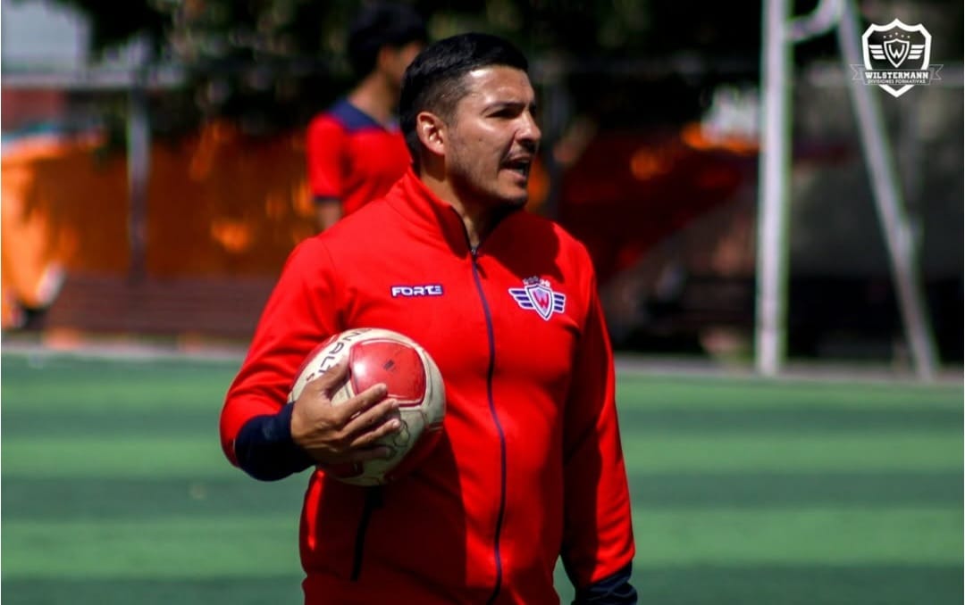 Pochi Chávez, ex Boca, empezó su carrera como DT y dirigirá la reserva del Wilstermann