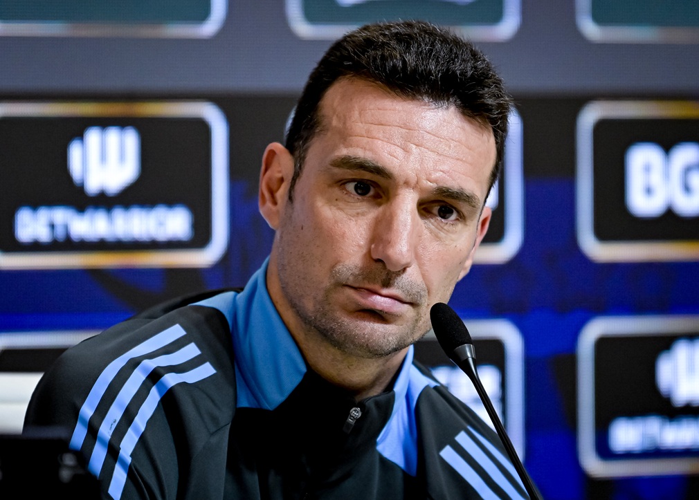Scaloni le bajó el tono a la pica entre Argentina y Brasil: “Elijo quedarme con la imagen de Messi y Neymar”