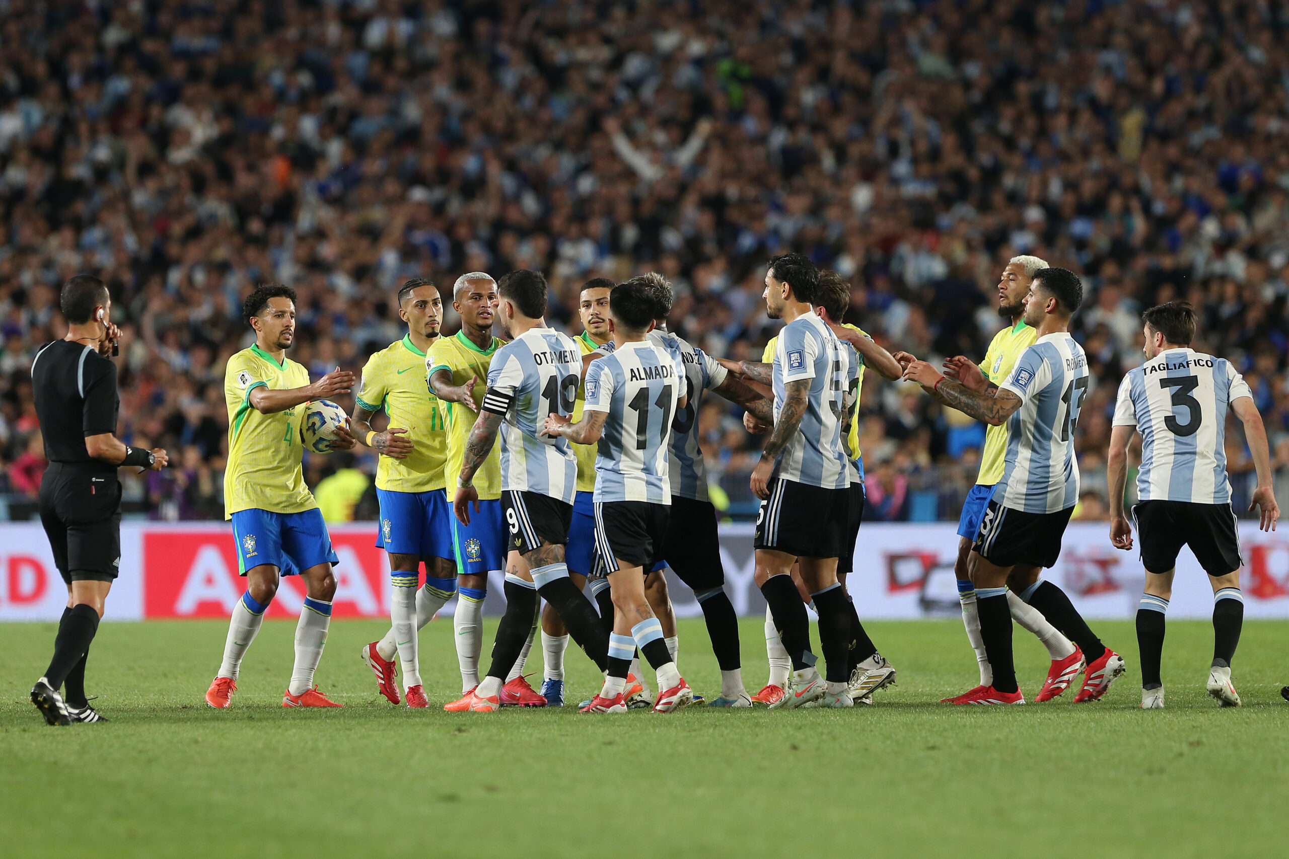 Otamendi se peleó con Raphinha en Argentina – Brasil y le recriminó la polémica frase en la previa