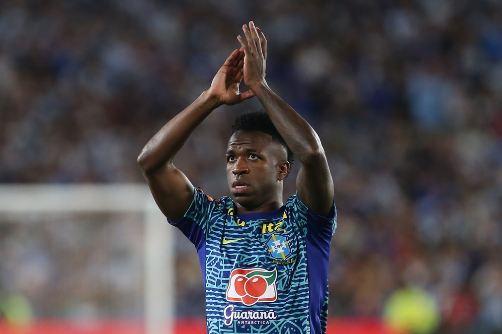Vinicius y Raphinha, los más pitados por el público argentino en el Monumental