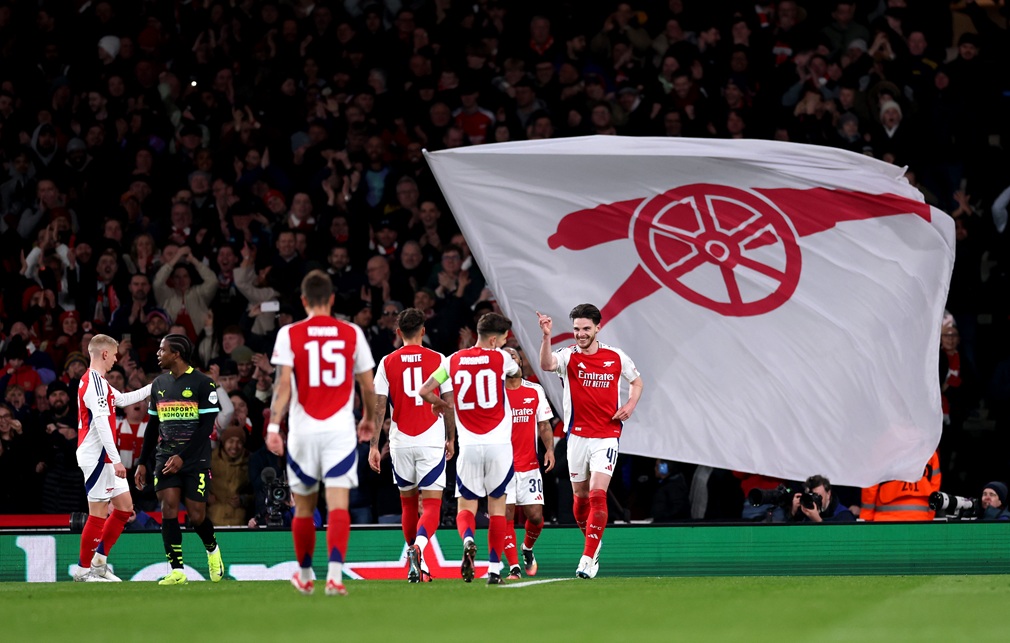 Arsenal consumó su clasificación a cuartos empatando con PSV: 9-3 global