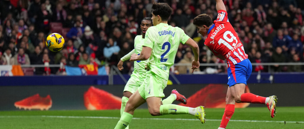 Atletico de Madrid v FC Barcelona - La Liga EA Sports Julián Álvarez