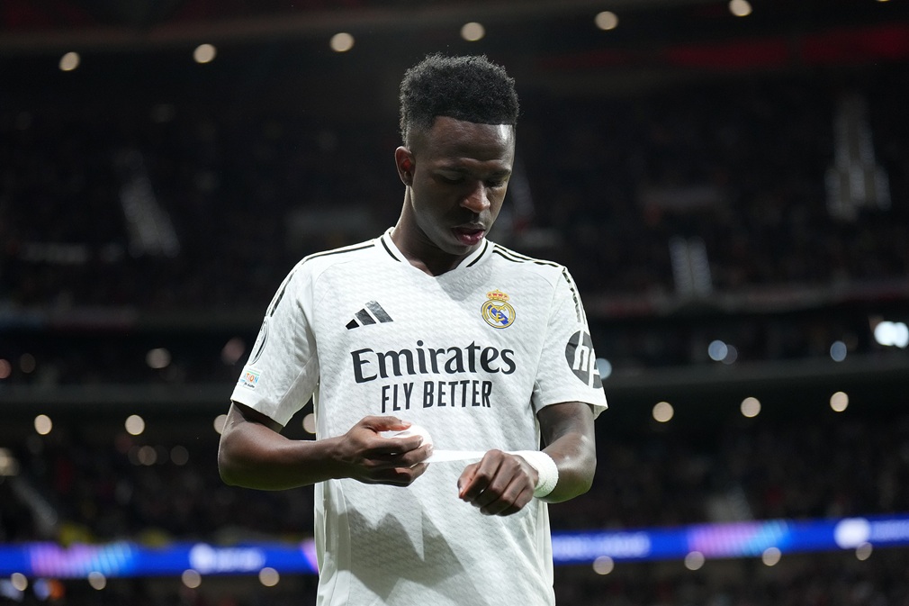 Vinicius lanzó su penal a las nubes: el Euroderbi sigue nivelado