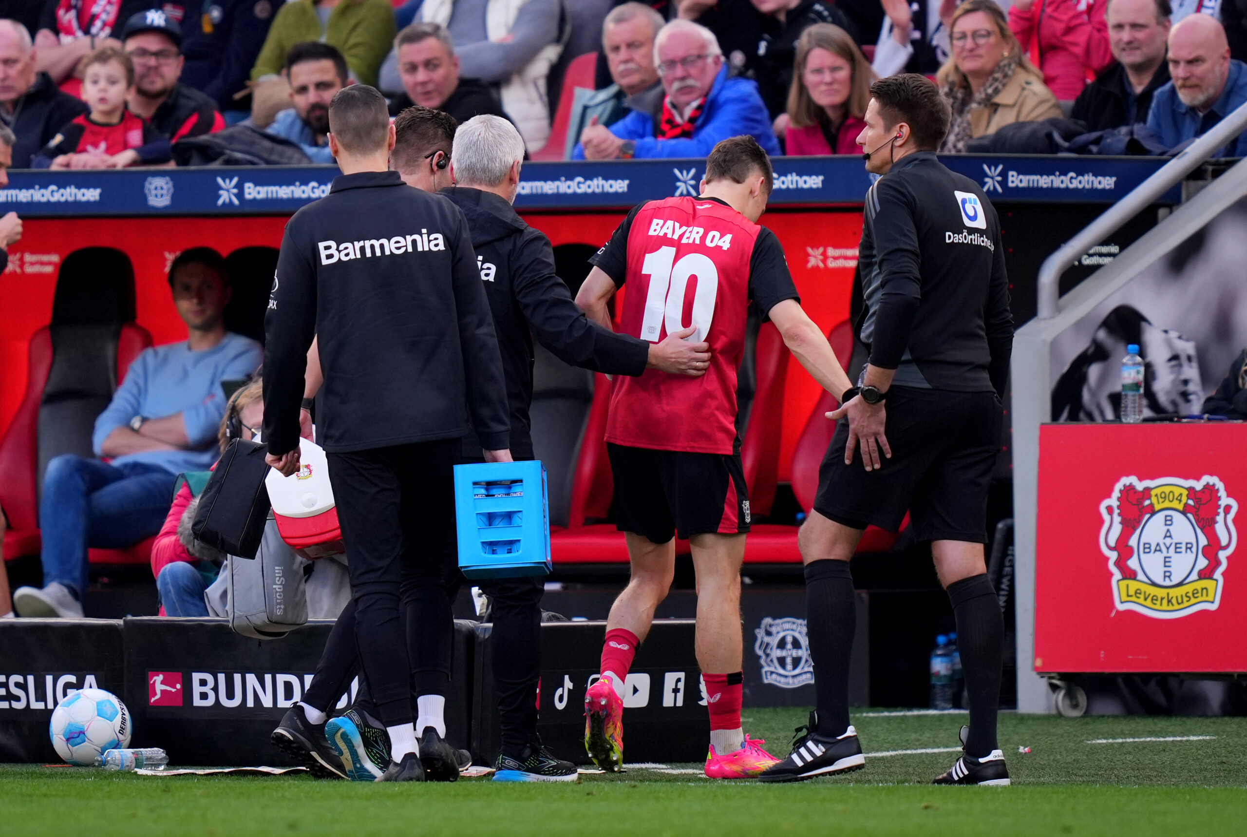 Xabi Alonso, sobre la lesión de Florian Wirtz en Leverkusen: «Esperamos lo peor, fue un día de mierda»