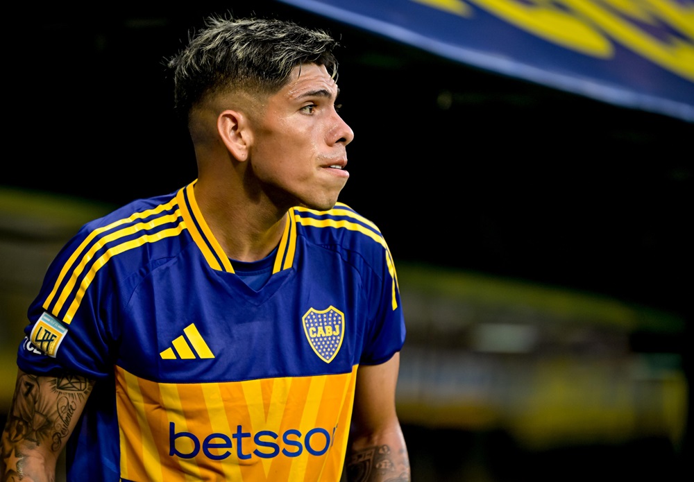 El chileno Carlos Palacios volvió tarde de Chile y Fernando Gago lo borró en Boca
