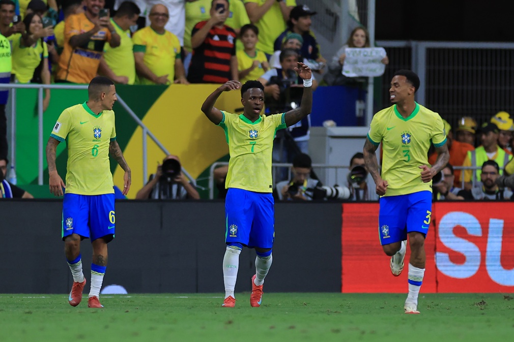 Vinicius frotó la lámpara y Brasil le ganó agónicamente a Colombia