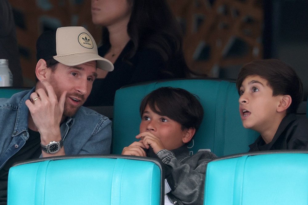 Lionel Messi estuvo presente en el Miami Open e intercambió camiseta con Novak Djokovic