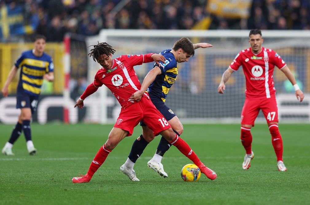 Monza no sostuvo la ventaja con Parma y su permanencia en la Serie A pende de un hilo