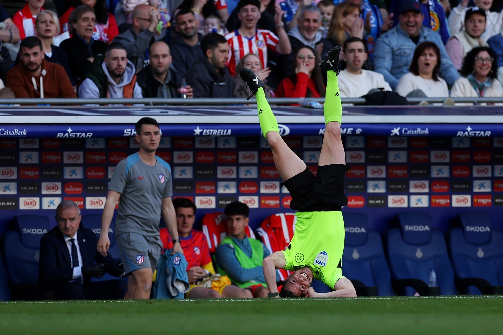 Giuliano Simeone chocó con el juez de línea en Espanyol – Atlético y regaló la imagen del día