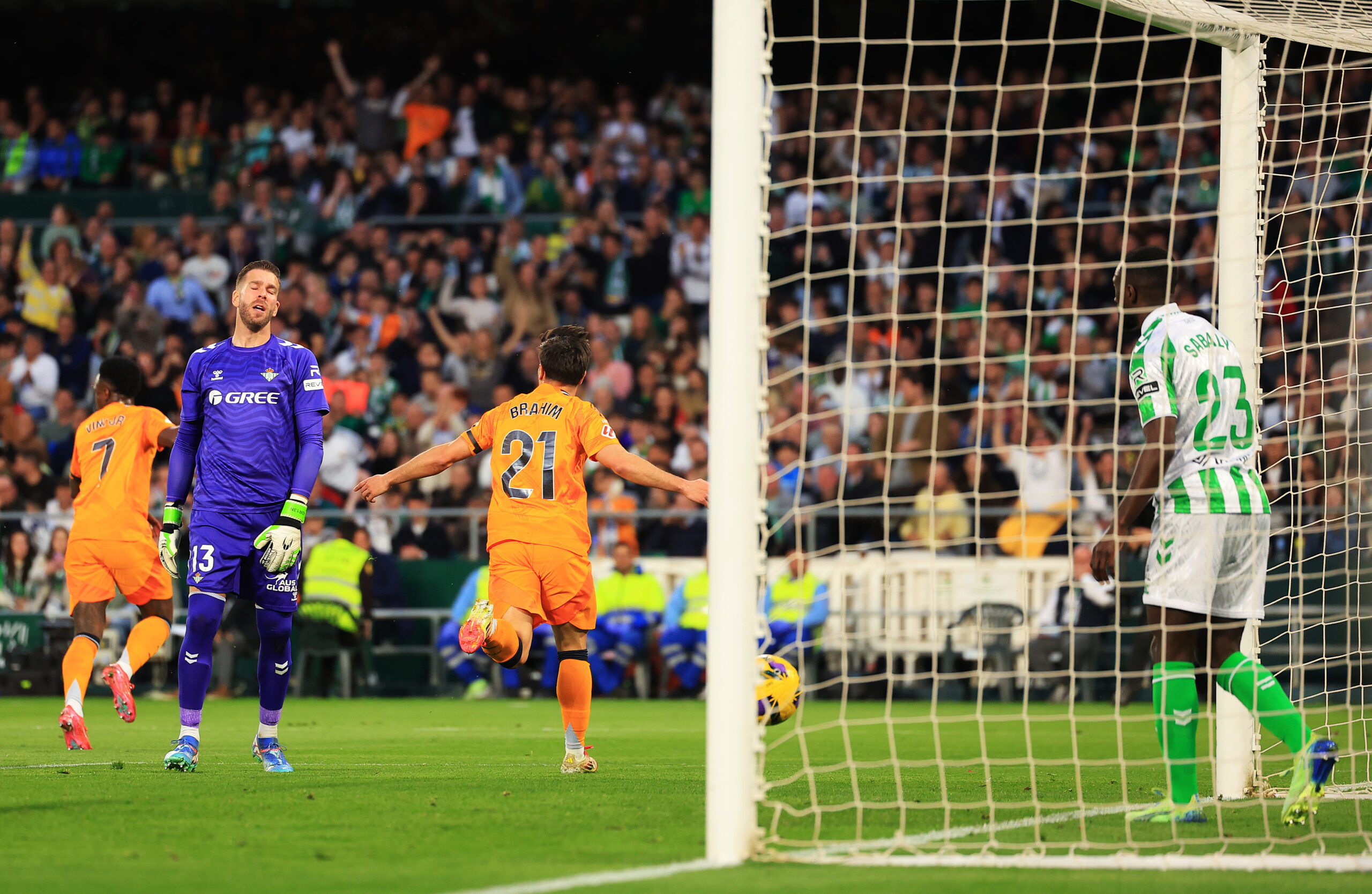Real Madrid brilló con una gran jugada colectiva y sacó ventaja temprano con gol de Brahim Díaz