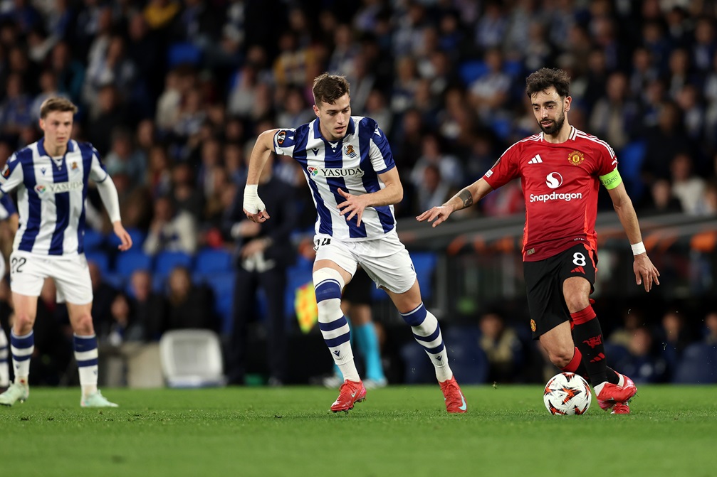 Manchester United perdonó y Real Sociedad empató para ir con vida a Old Trafford