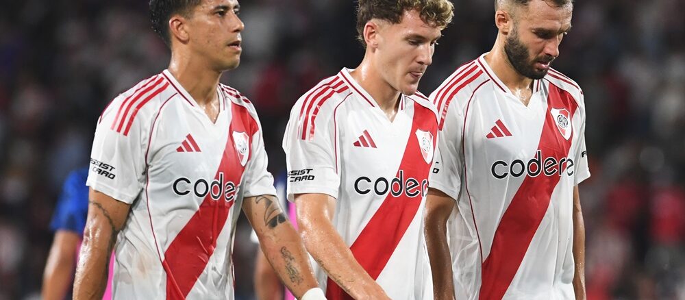 Silbatina para varios jugadores de RIver entre ellos Maxi Meza, Colidio y Borja
