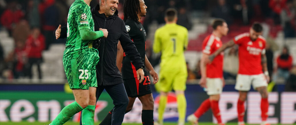 SL Benfica v FC Barcelona - UEFA Champions League 2024/25 Round of 16 First Leg Szczesny y Hansi Flick