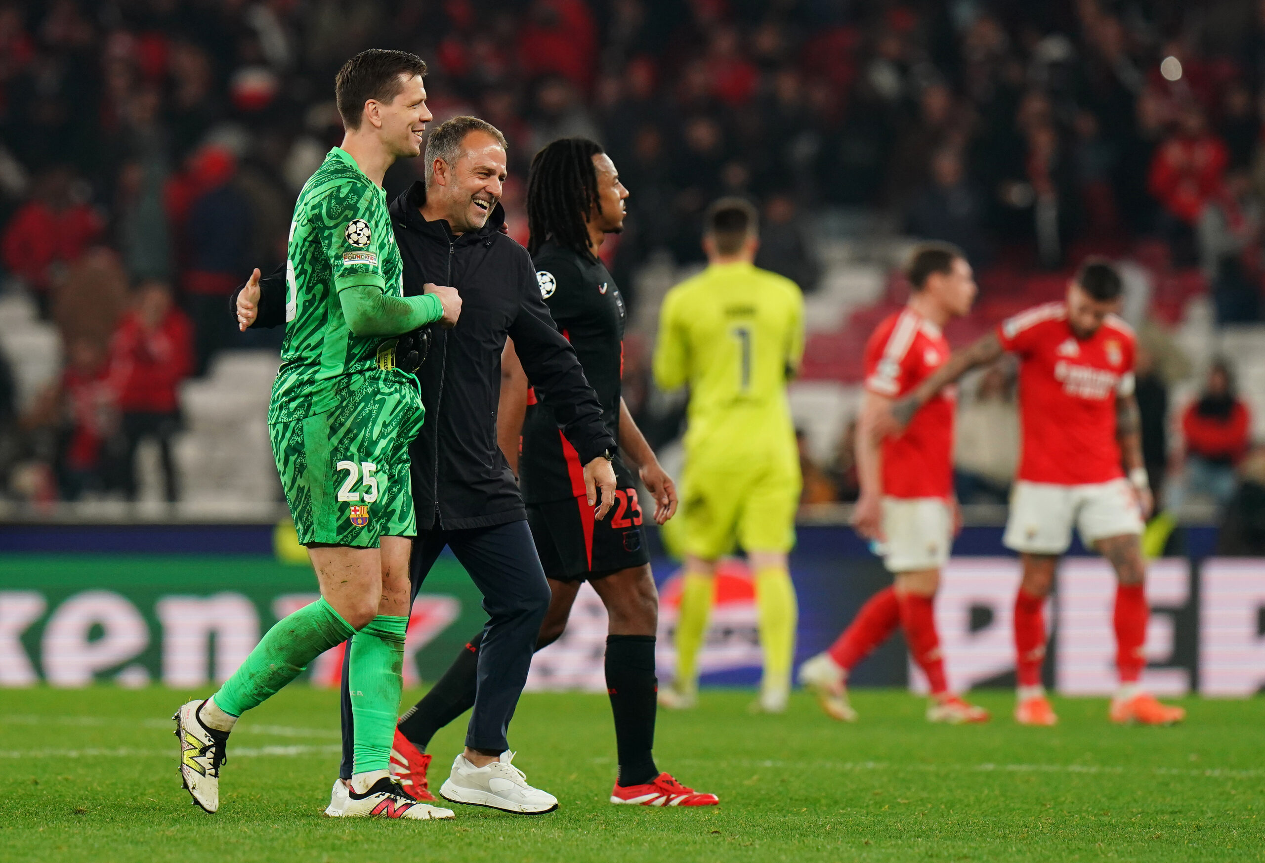 Flick lo deja claro con el arquero del Barcelona: «Szczesny hace muy bien su trabajo y por eso el número 1»