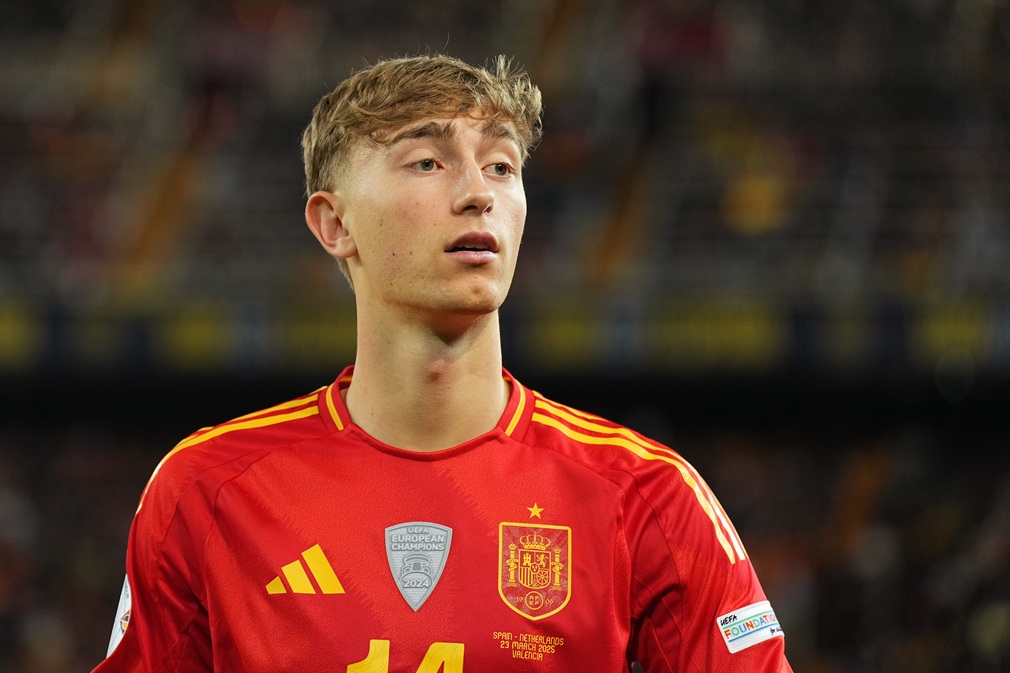Dean Huijsen, el neerlandés nacionalizado español que debutó como titular en España