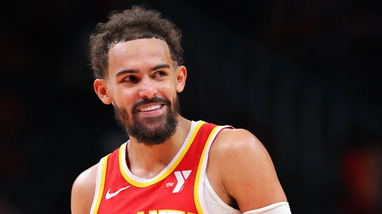 Trae Young rompe otro récord personal de asistencias