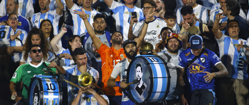 Uruguay v Argentina - FIFA World Cup 2026 Qualifier Hinchas Argentinos en el Centenario