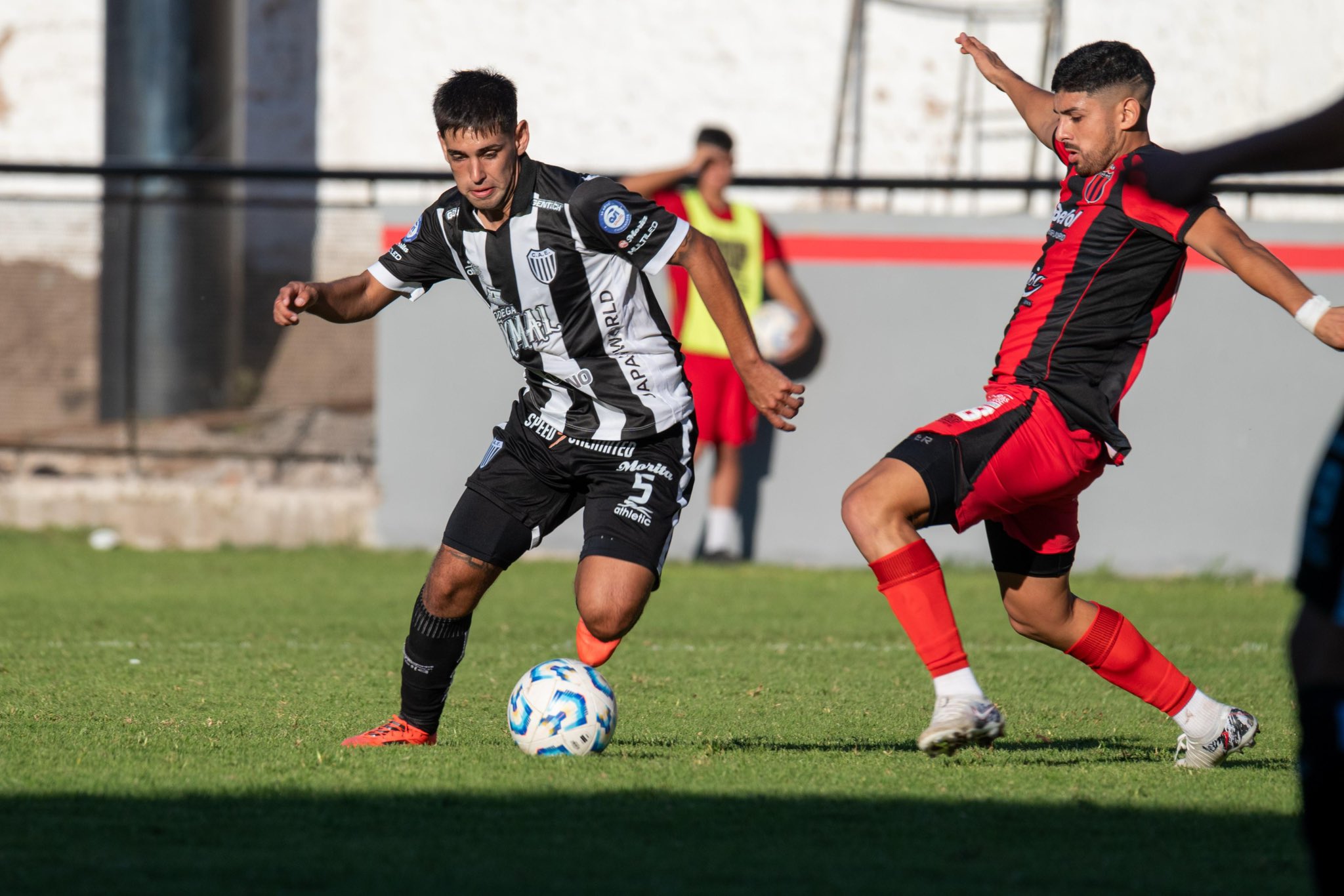 Defensores se lo ganó a Estudiantes en nombre de Pons