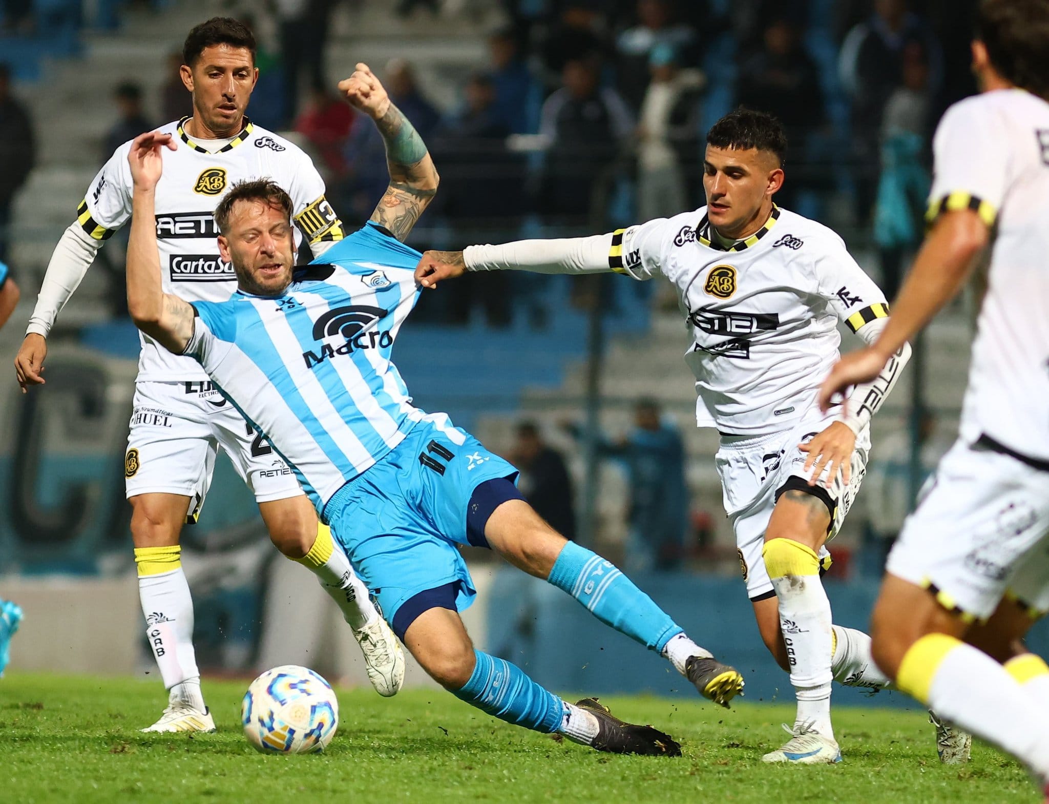 Gimnasia de Jujuy volvió al triunfo ante Almirante Brown en la previa del clásico