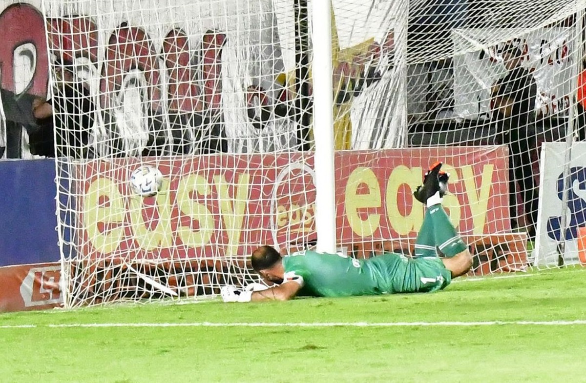 Colón se hizo el gol en la última y San Telmo cantó victoria en Santa Fe
