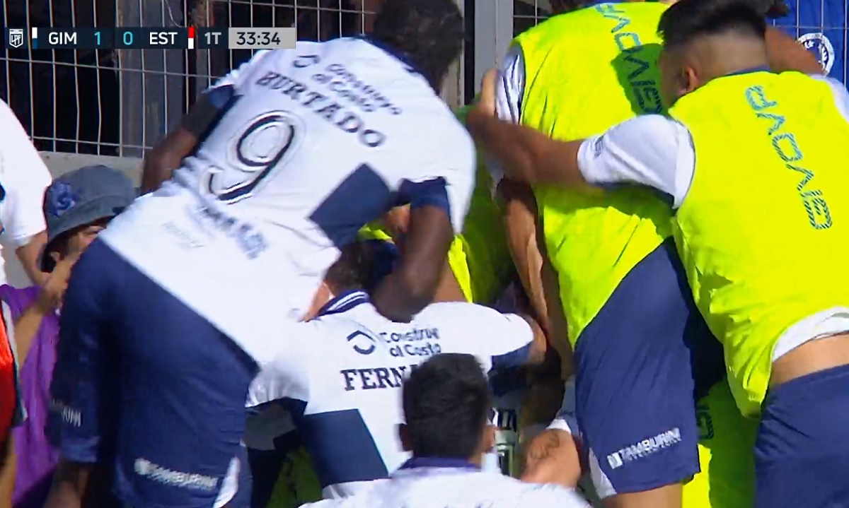 Gimnasia La Plata abrió la cuenta en el clásico con golazo del Pata Castro