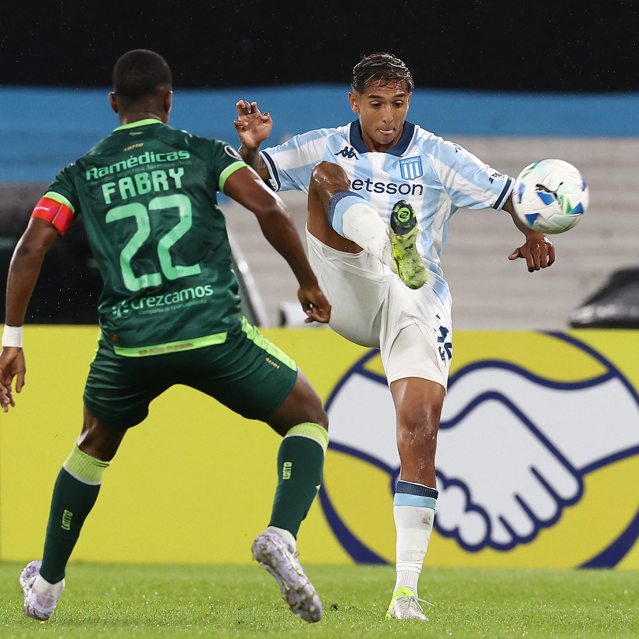 Racing y Atlético Bucaramanga no movieron el cero en el primer tiempo