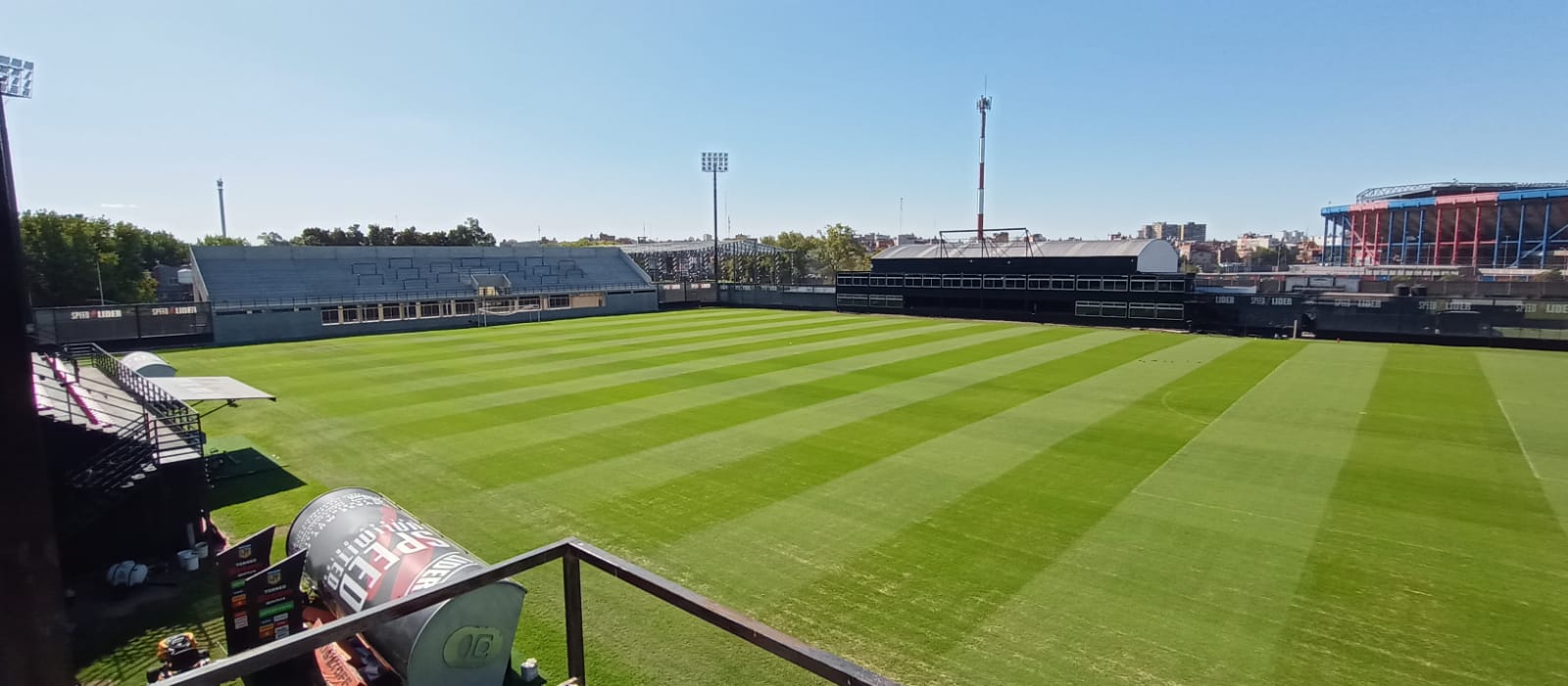 ¡Deportivo Riestra estrenará las luces ante River en el duelo de Reserva!