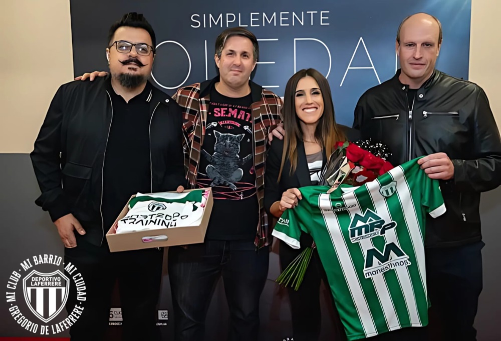 La Sole fue nombrada como socia honoraria del Deportivo Laferrere