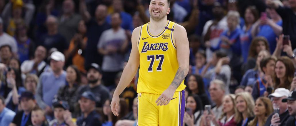 Luka-Doncic-Lakers-Smile-court