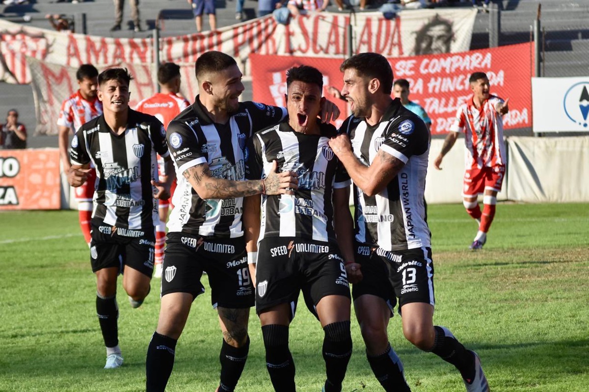 Bochornoso final entre Talleres y Estudiantes en el fútbol de ascenso de Argentina