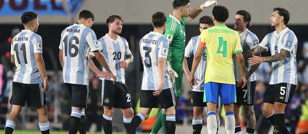 Argentina tuvo actos racistas contra Brasil y podría jugar sin público ante Colombia