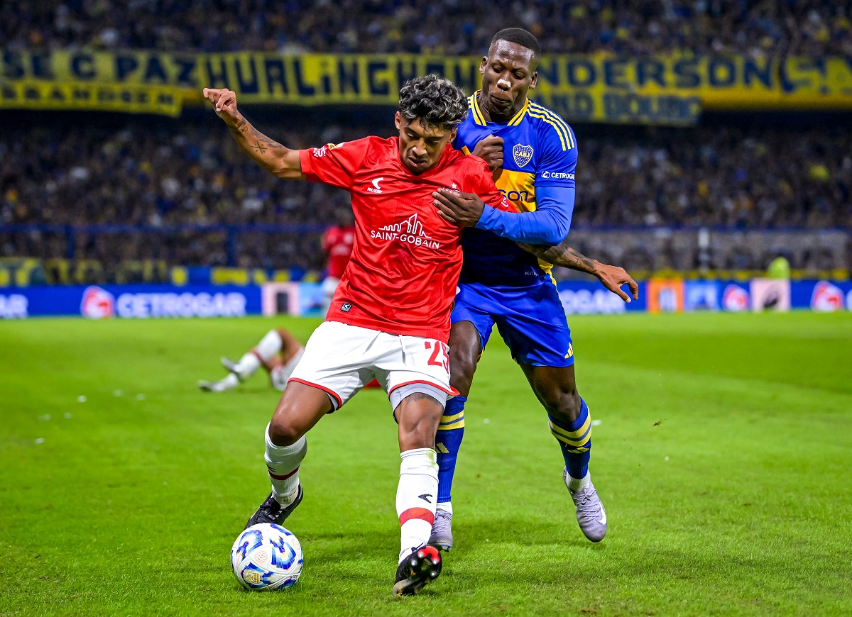 La Bombonera habló y no perdonó a Cristian Medina por irse de Boca: «El que no salta, es un traidor»