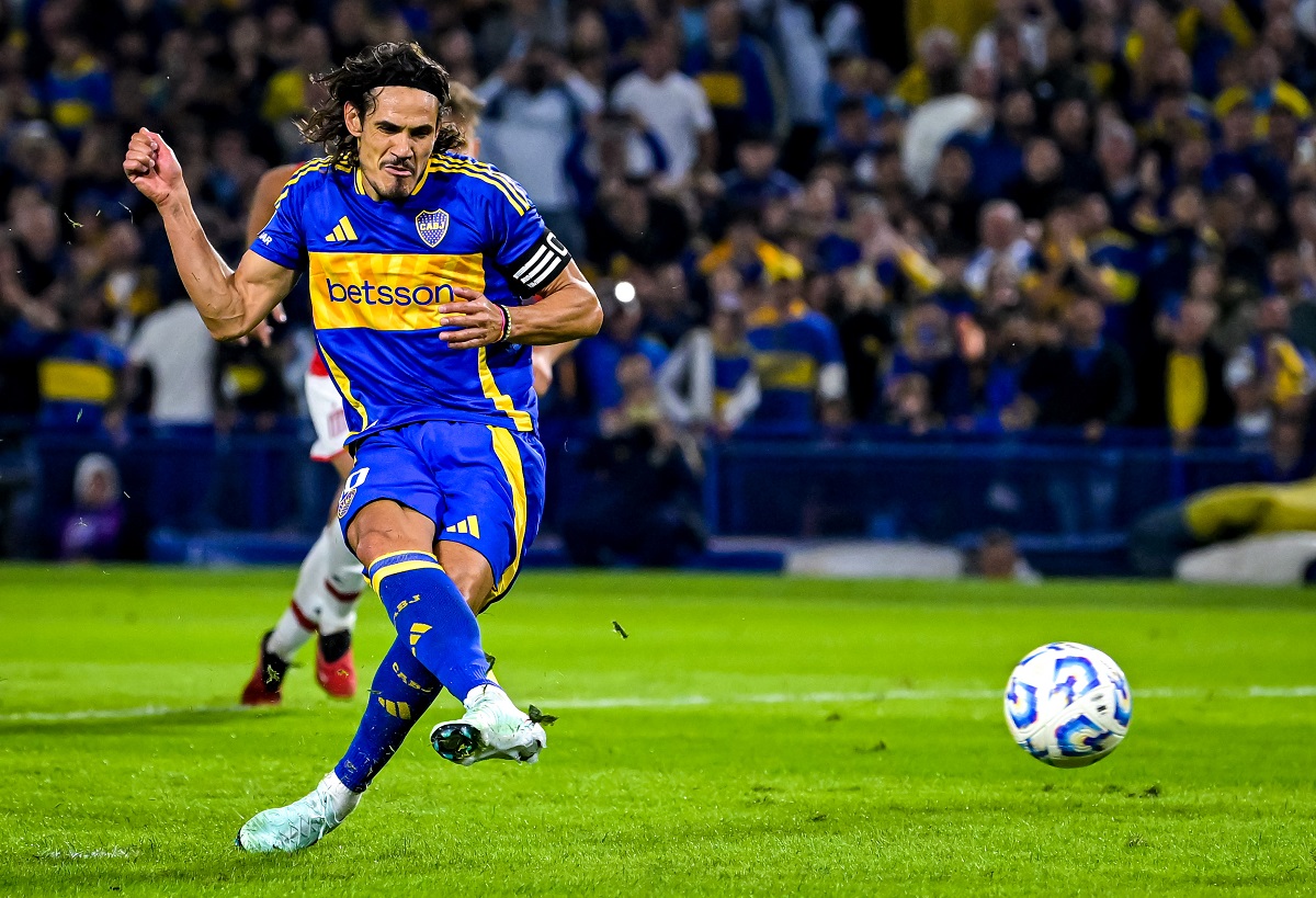 Edinson Cavani falló un penal ante Estudiantes y estiró su racha sin goles en Boca