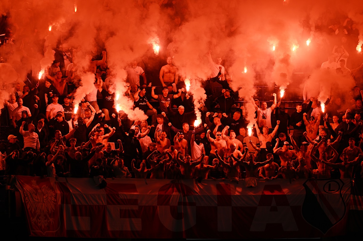 Legia Varsovia desató su fiesta ante Chelsea en la tribunas de Stamford Bridge