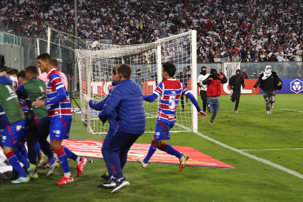 Fortaleza informó que CONMEBOL no dio por terminado el partido y no se retirará del estadio