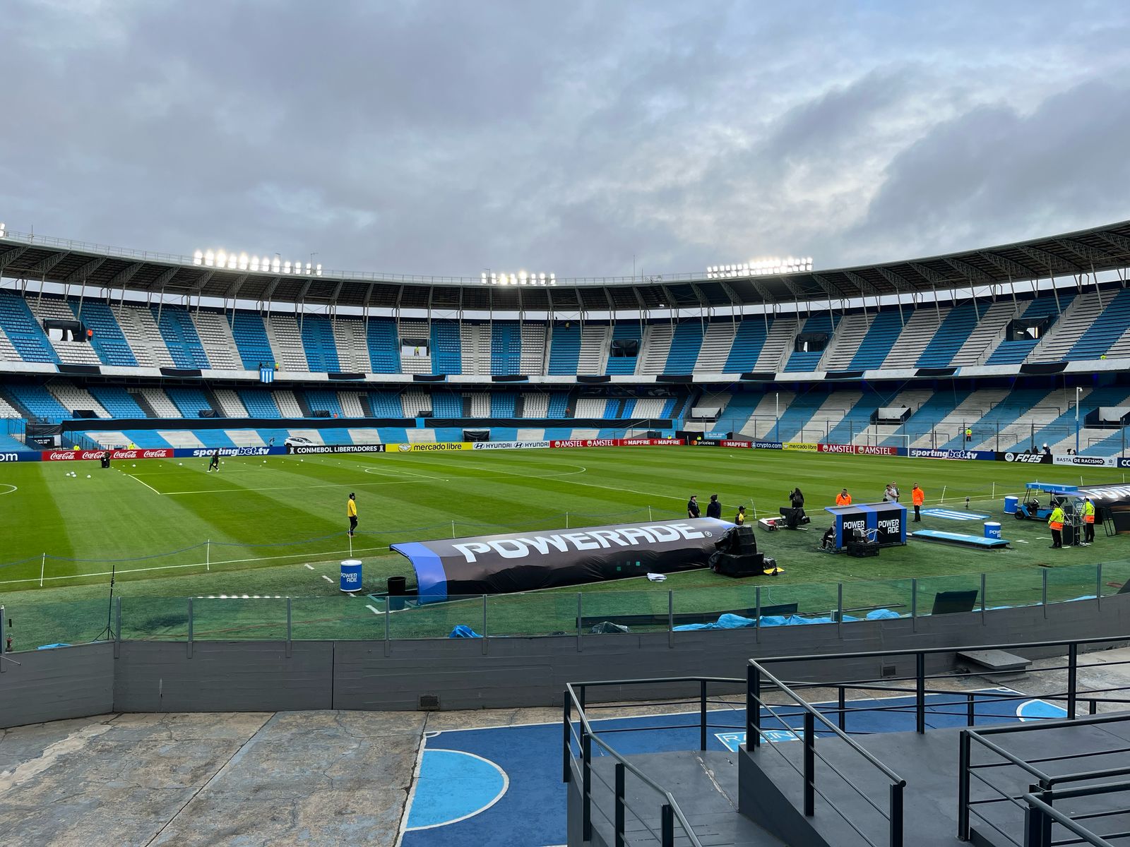 Operativo de seguridad para Racing – Colo Colo: medidas estrictas y prohibiciones clave