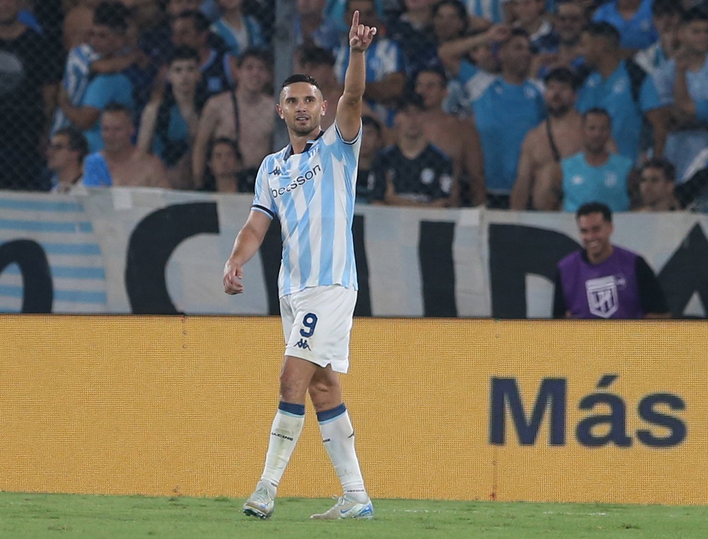 Maravilla Martínez llegó a los 37 goles con Racing e igualó a un campeón del mundo