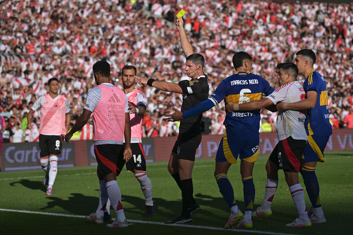 ¡Tremendo cruce! – Marchesín arremetió fuerte contra Borja después del segundo gol de River