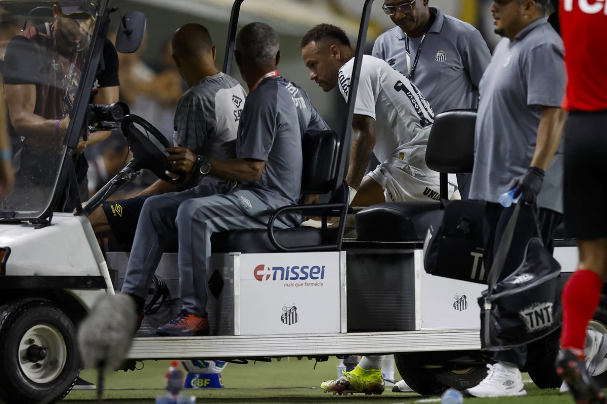 ¡Alarmas en Brasil! Neymar nuevamente lesionado y entre lágrimas en Santos