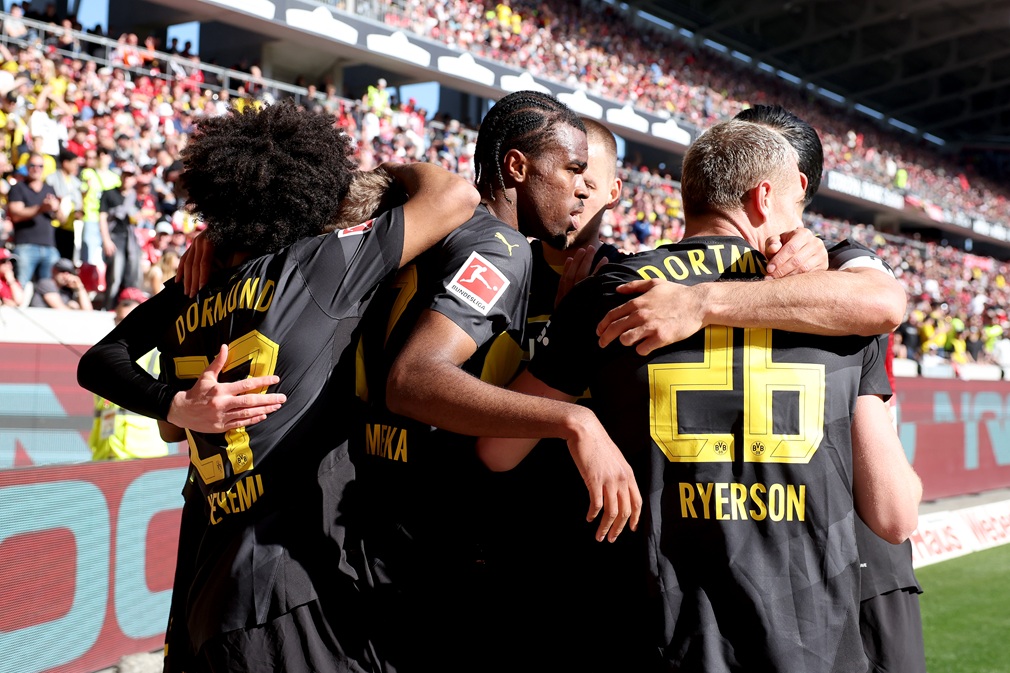 Borussia Dortmund se floreó con goleada a Friburgo antes de enfrentar a Barcelona