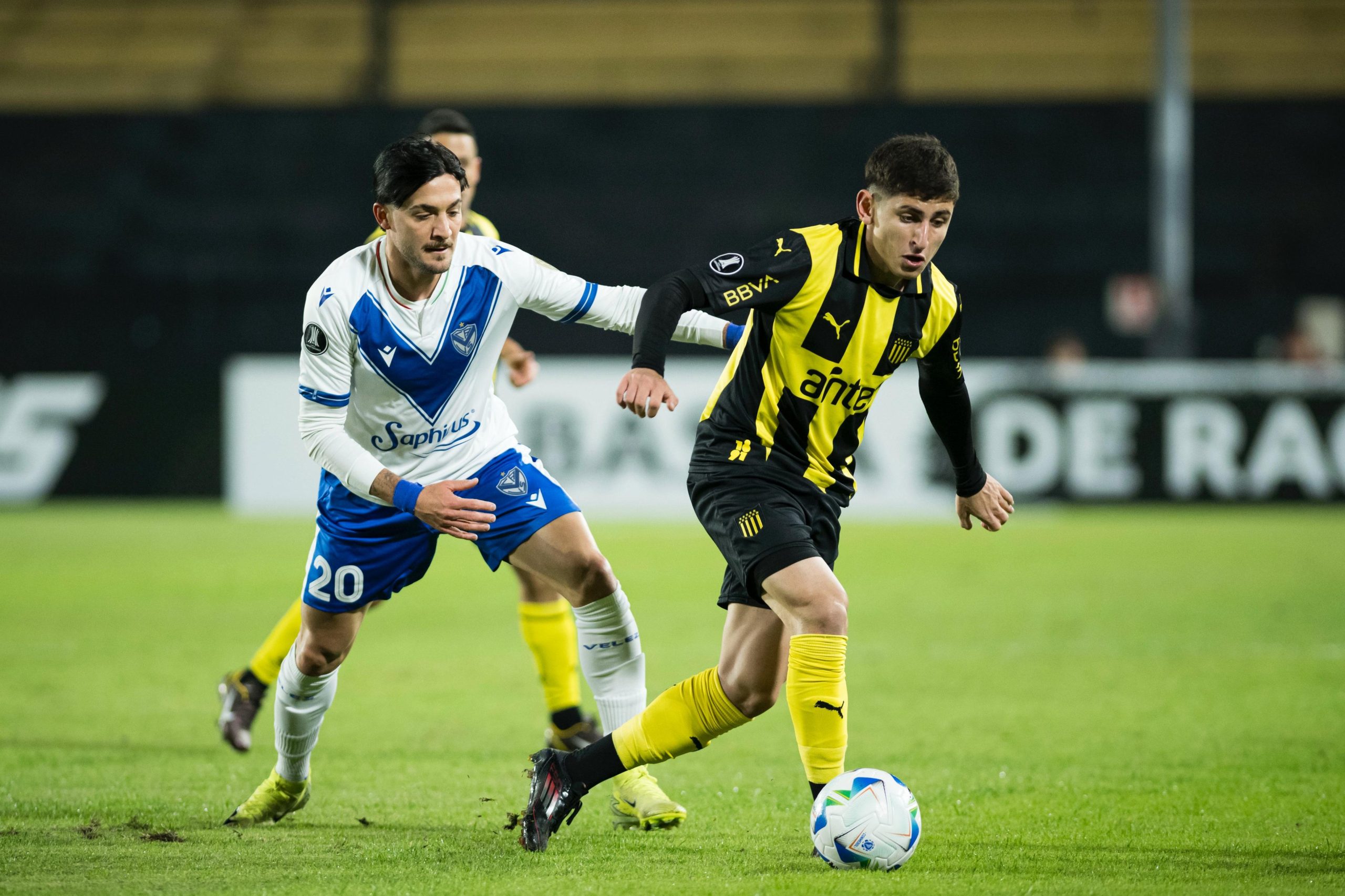 Vélez empató con Peñarol en Uruguay