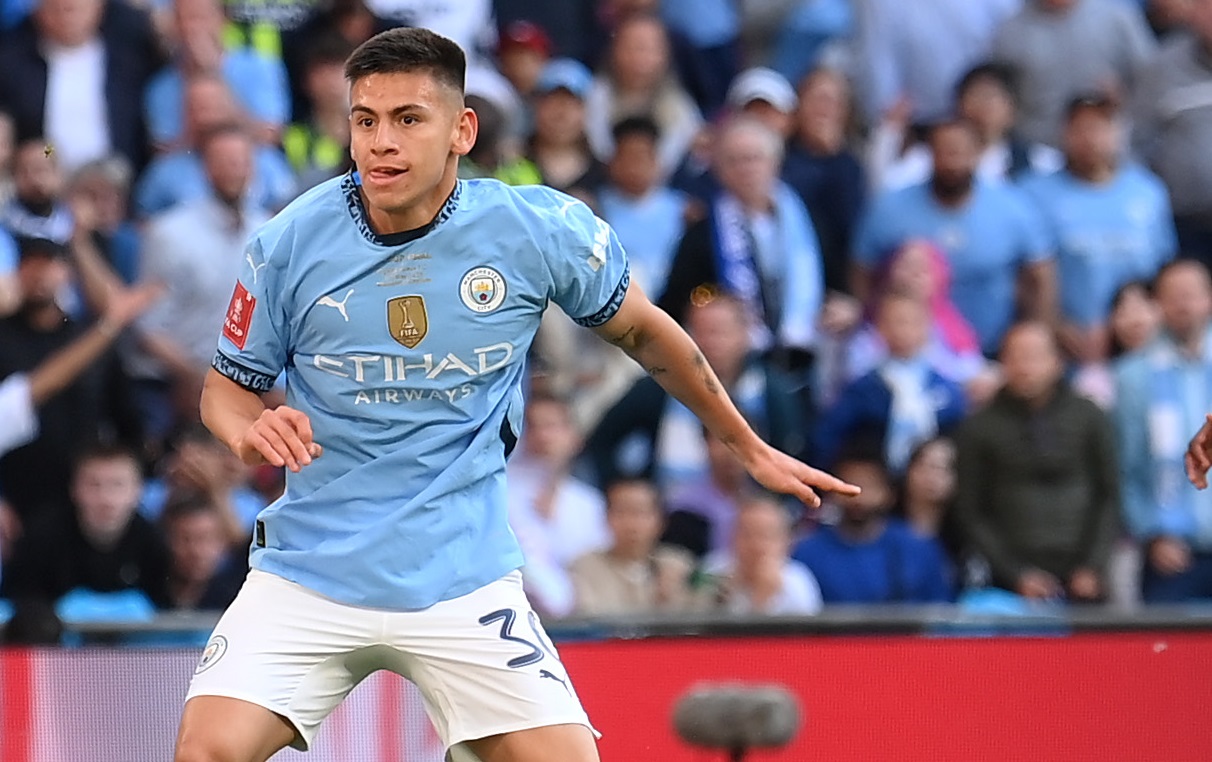 Guardiola colgó a Claudio Echeverri a pesar del buen debut en Manchester City