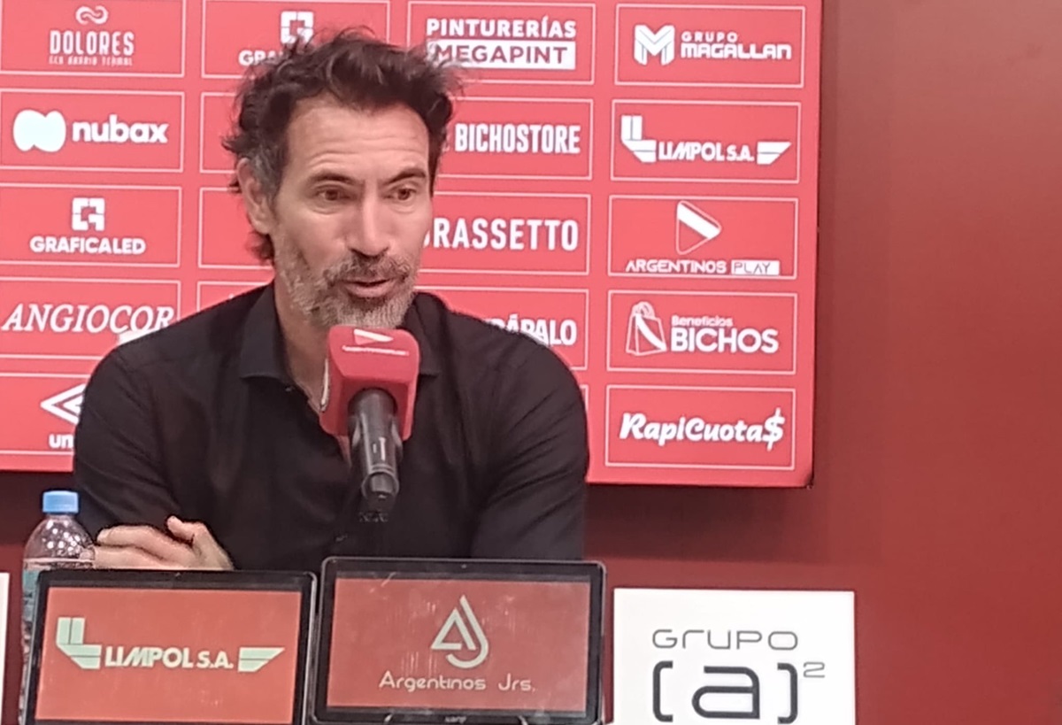 Eduardo Domínguez sufrió una dura derrota con Estudiantes de La Plata ante Argentinos Juniors