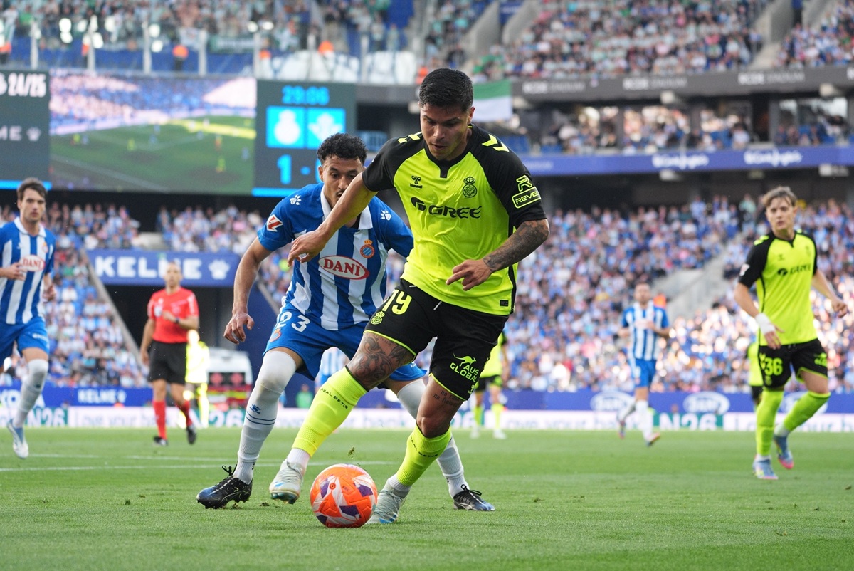 Betis remontó con épica