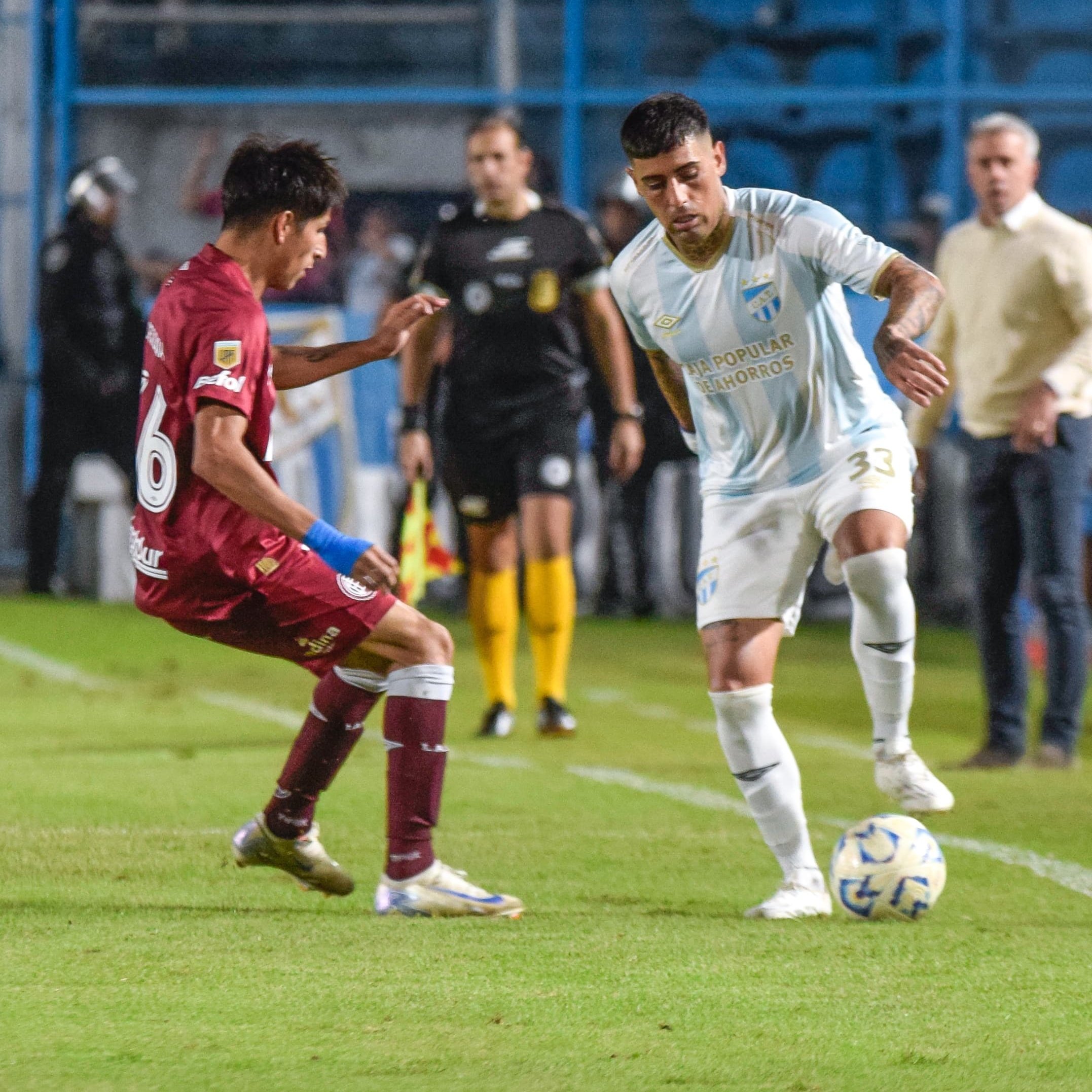 Atlético Tucumán venció sobre la hora a Lanús y terminó el Torneo Apertura con una sonrisa